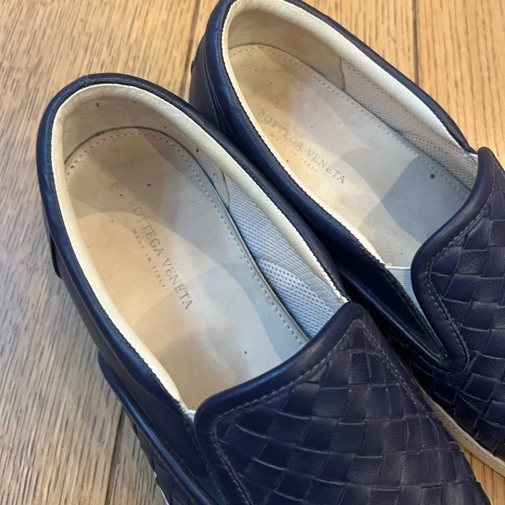 Bottega Veneta Women's Leather Intrecciato Slip On Loafers Navy Blue Siz…